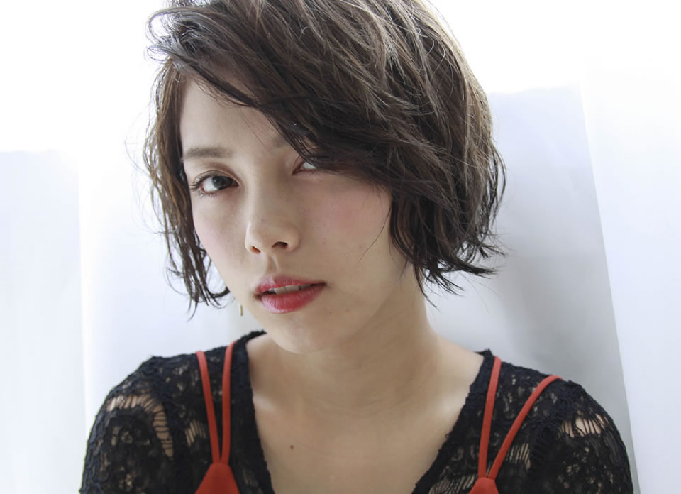 イノセントショート カーキグレージュ 16 17年冬のトレンドスタイル 岡山の美容院オブジェ