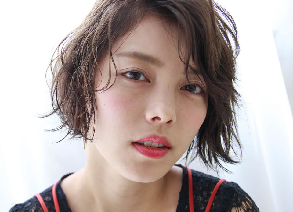 イノセントショート カーキグレージュ 16 17年冬のトレンドスタイル 岡山の美容院オブジェ